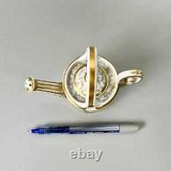 A rare Chamberlain Worcester miniature watering can. C. 1810