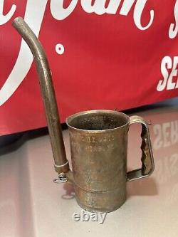 Super Rare Vintage 1 Quart Swing Spout Oil Can